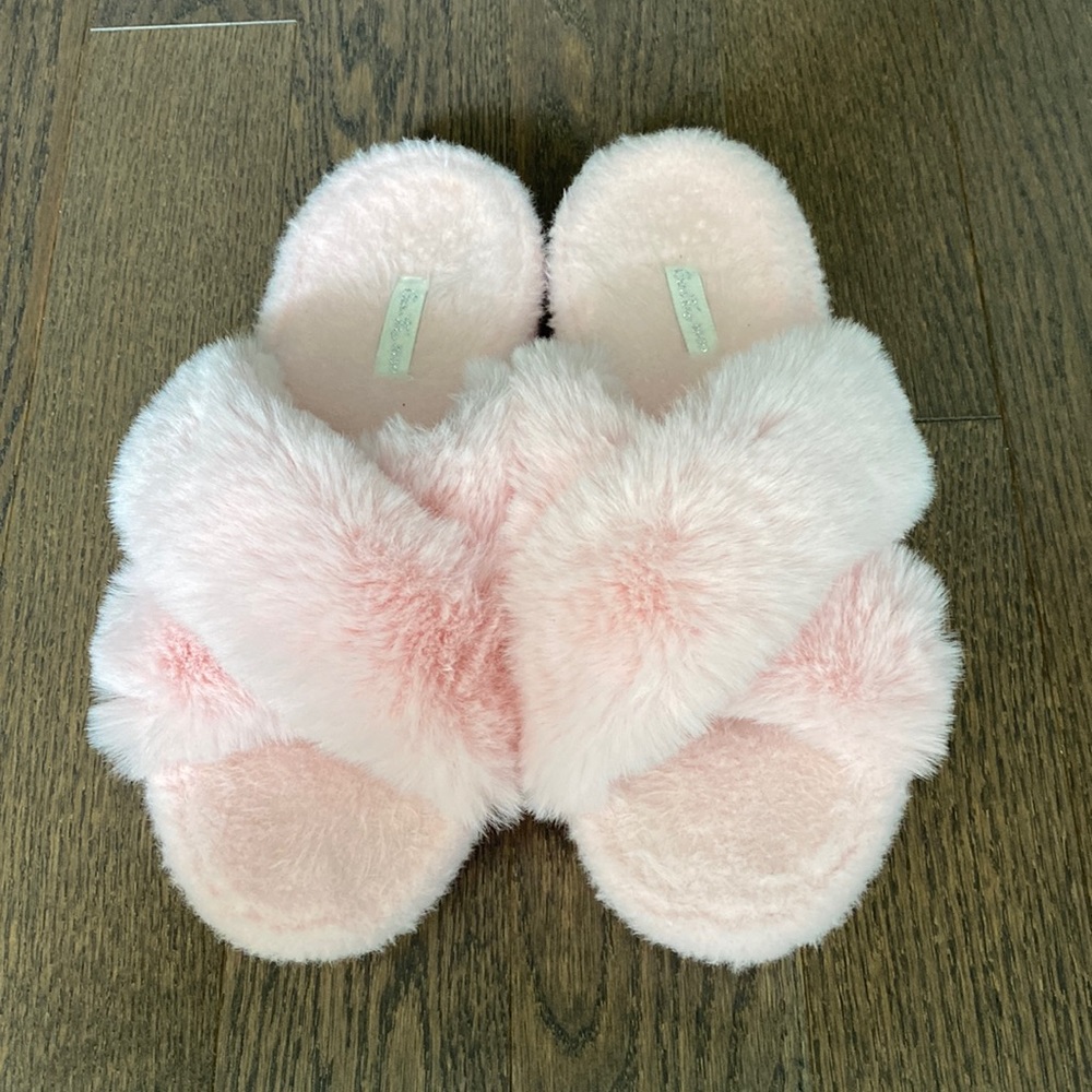 ✨ Fuzzy slippers
